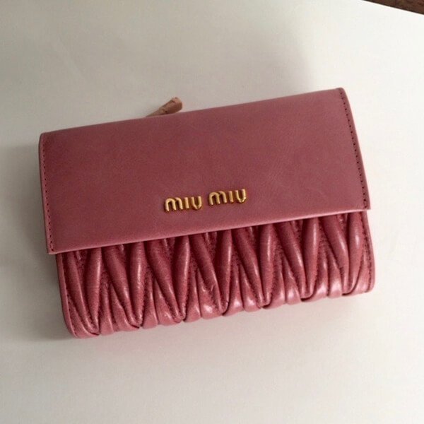2017新作入荷 絶対欲しいミュウミュウスーパーコピー MIU MIU MATELASSE 折りたたみ財布
